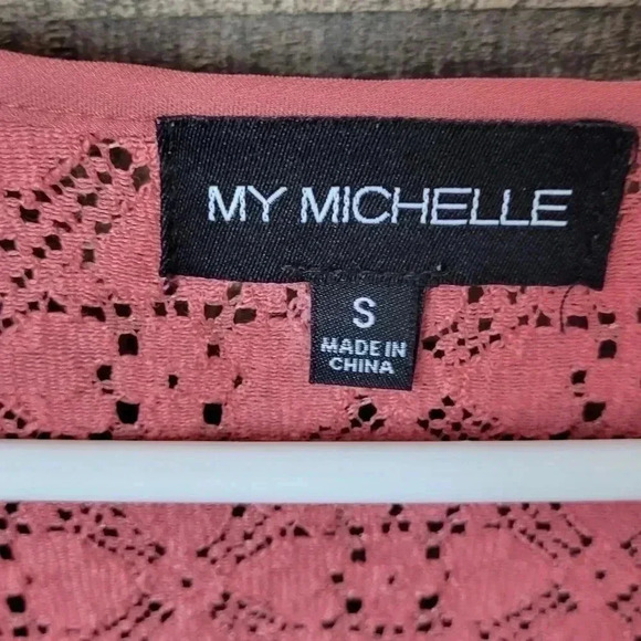 MY MICHELLE short sleeve, zipper front Coral shirt, lace back, sz medium - Picture 5 of 5